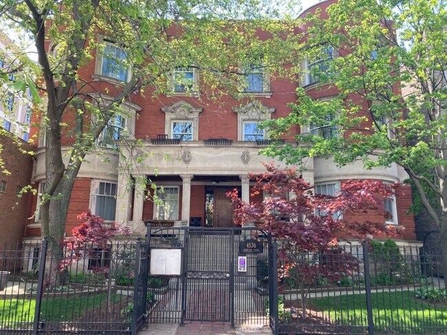 Foto del edificio - 4536 N Sheridan Rd