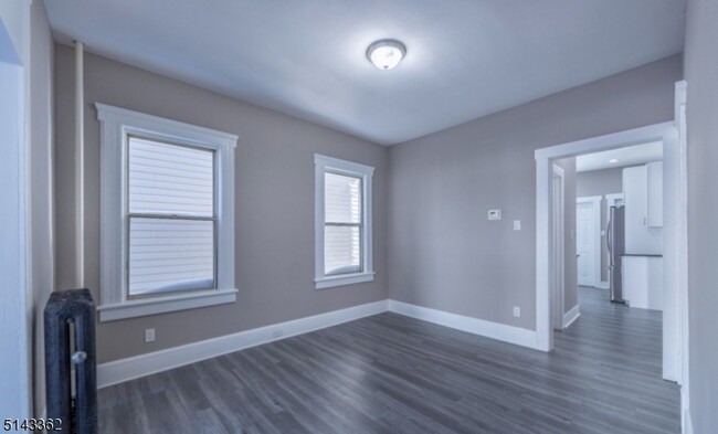Building Photo - 1064 Bond St