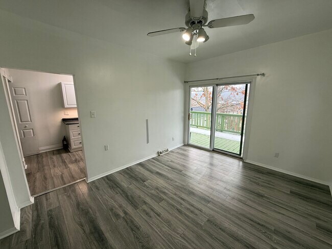 Building Photo - 843