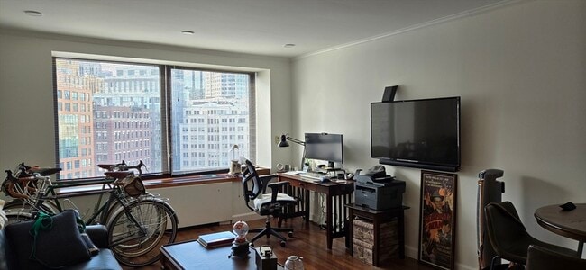 Building Photo - 65 E India Row