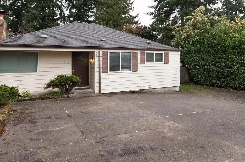 Front - 1816 N 145th St