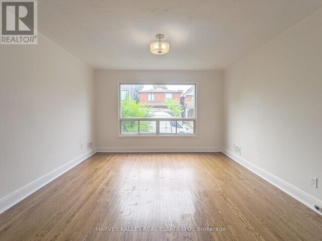 Building Photo - 242 Robina Ave