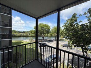 Building Photo - 3475 N Country Club Dr