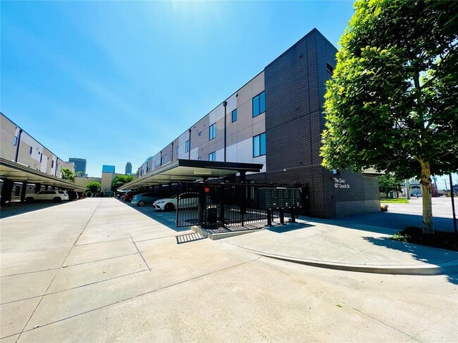 Foto del edificio - 627 Couch Dr