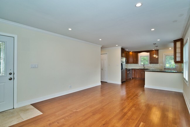 Building Photo - 203 Rouse Ave