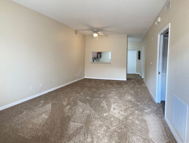 Building Photo - 2/ 2  Condo off Six Mile Cypress
