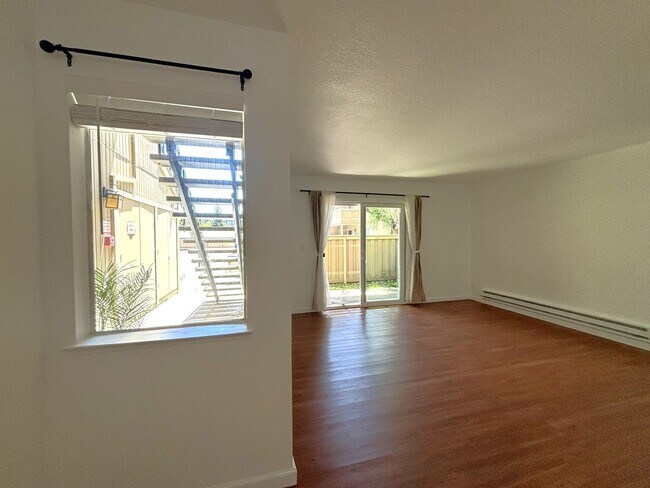 Building Photo - 2 Bed 1 Bath Condo for lease in Fremont!