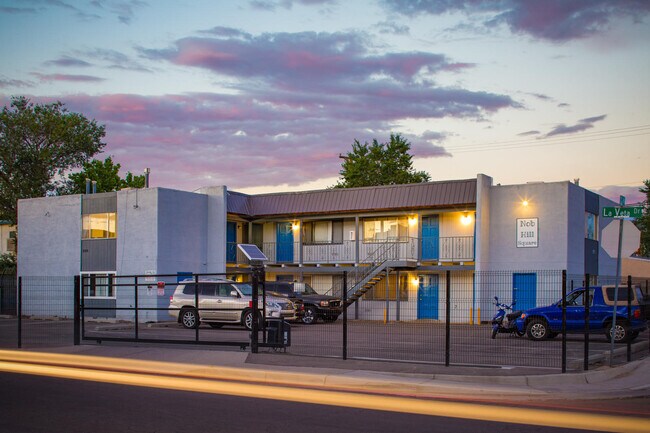 Building Photo - 300 La Veta Dr