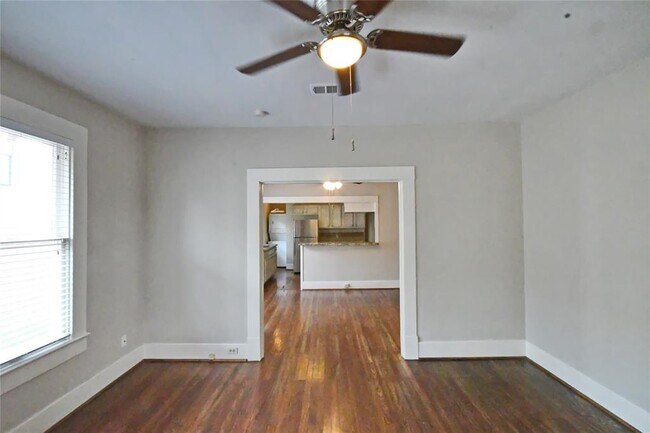 Building Photo - 946 Pecore St