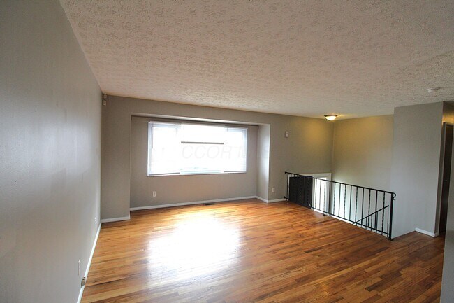 Building Photo - 2928 Landon Dr