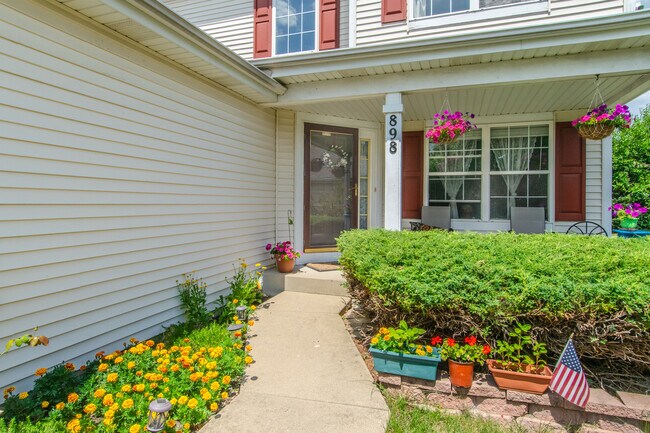Building Photo - 898 Lakestone Ln