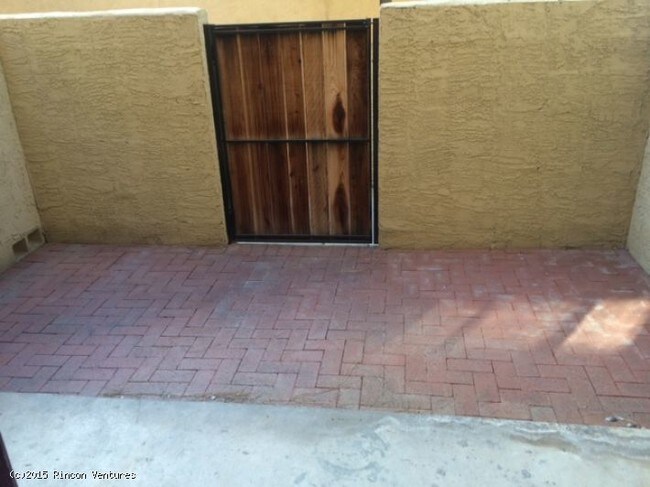 Foto del edificio - 940 N Alvernon Way