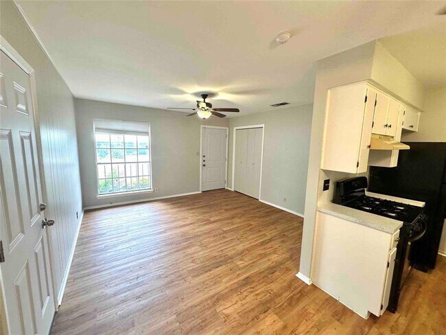 Building Photo - 8109 Georgian Dr