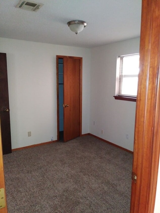 Primary Photo - 3 Bed, 1 1/2 Bath, 1 Car Garage