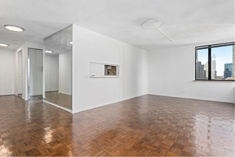 Building Photo - 30 W 61st St