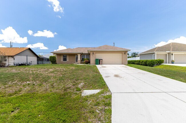 Building Photo - 3/2  Spacious home includes lawn care!