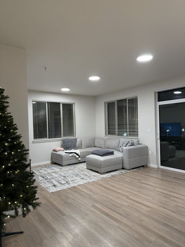 Foto del edificio - 920 E 4th Ave