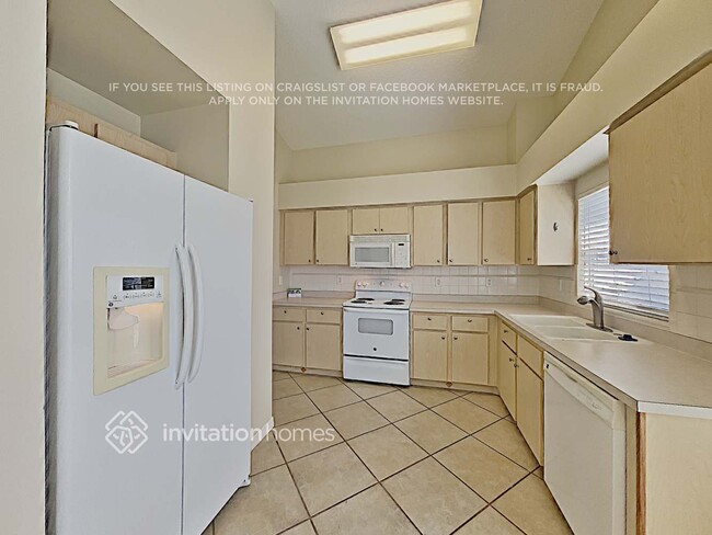 Building Photo - 27347 Breakers Dr