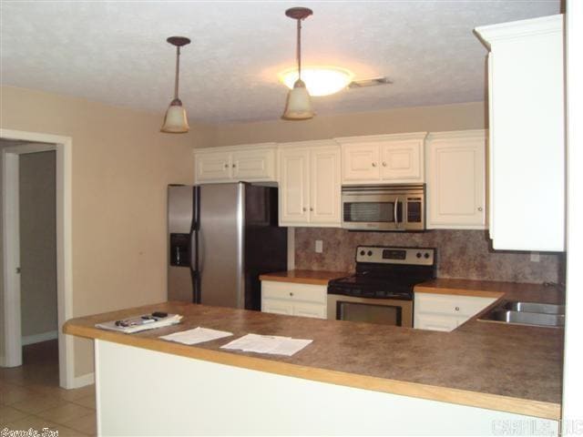 Building Photo - 25 Willow Lake Dr