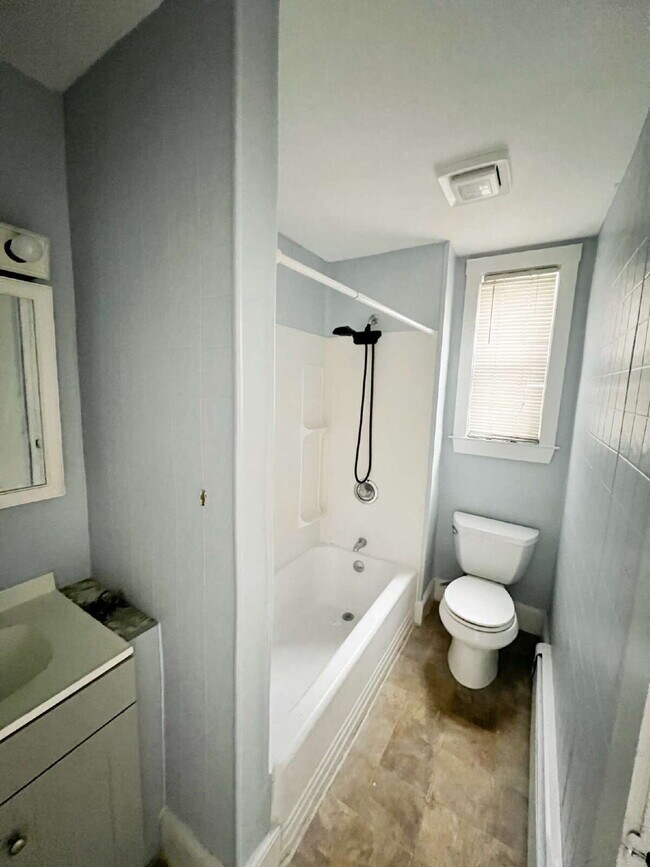 Foto del edificio - Spacious 1 BED 1 BATH