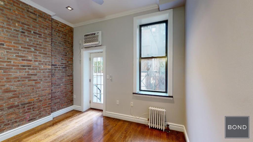 Primary Photo - 246 Mott St
