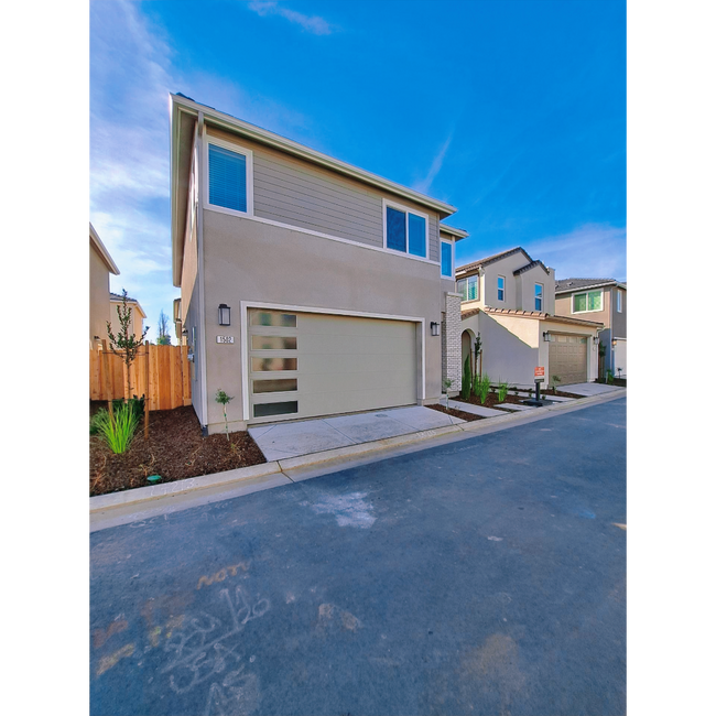 Foto del edificio - Modern 3-Bedroom Home in the Exclusive Elev8ions Neighborhood of Clovis!