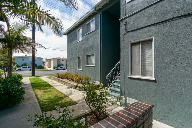 Foto del edificio - 16730-16730 Crenshaw Blvd