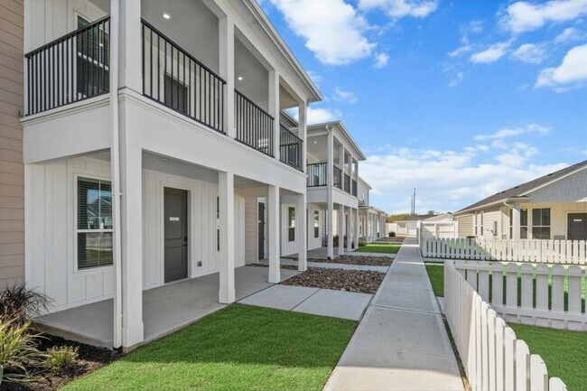 Building Photo - The Cottage Green Baytown