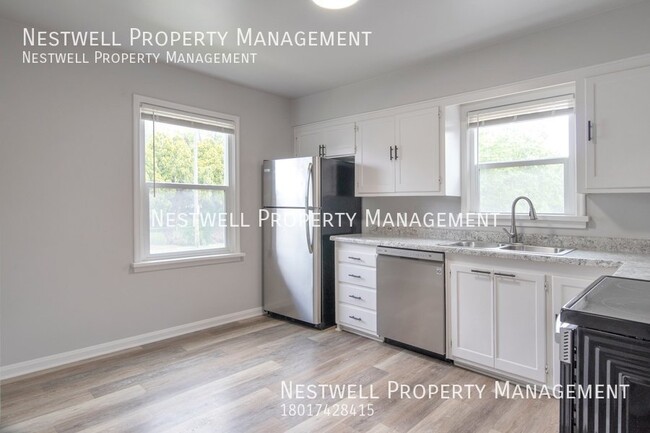Building Photo - Great 4-bed Townhome in South Salt Lake