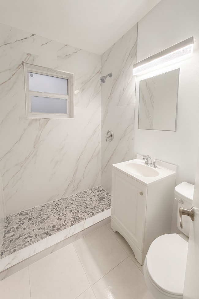 Building Photo - 3504 Lantana St