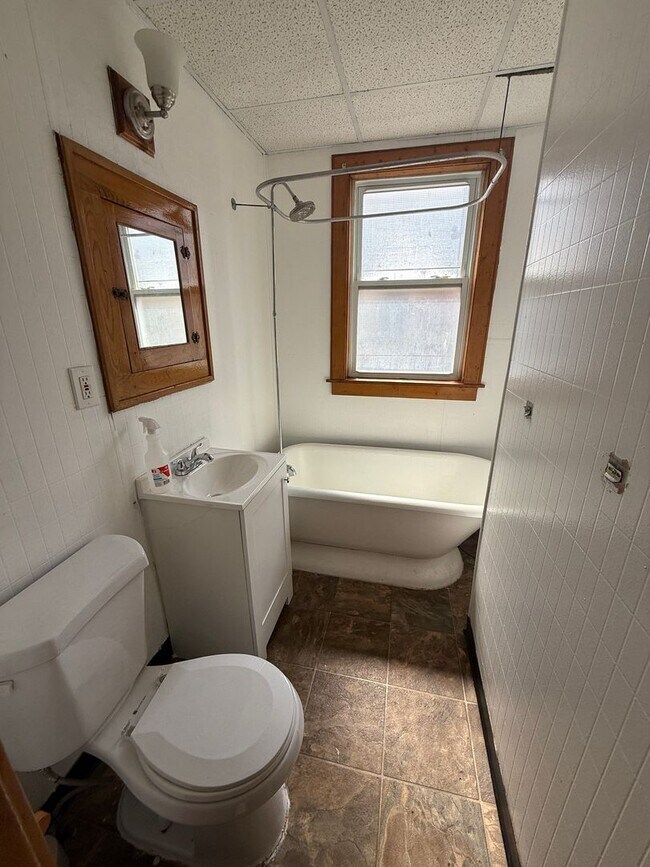 Building Photo - 1566 W 116th St