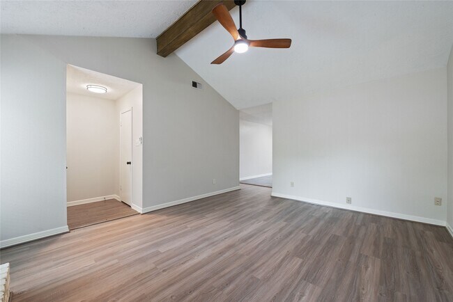 Building Photo - 11805 Southlake Dr