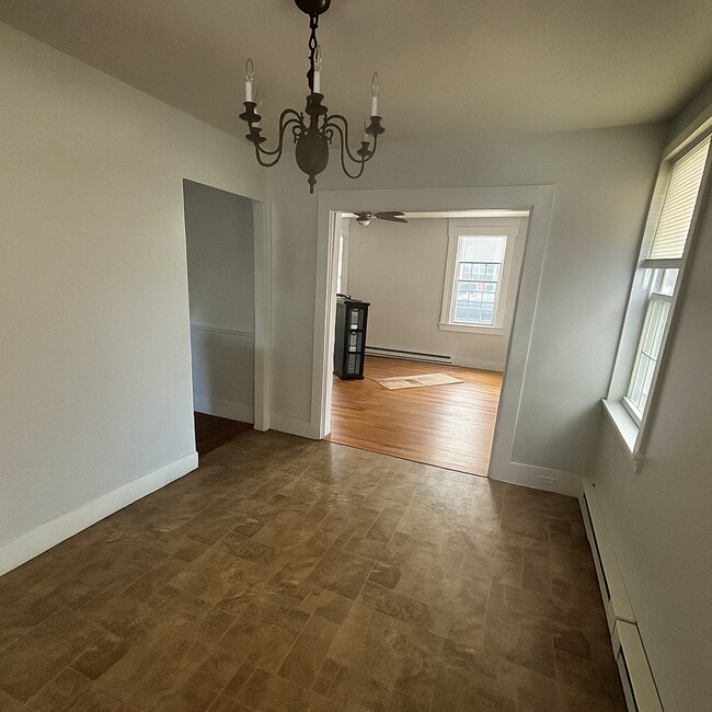 Foto del edificio - Spacious 4-Bedroom, 2-Bath Townhouse in Downtown Ware, MA