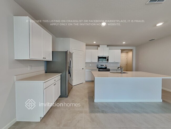 Building Photo - 1375 Valencia St SE