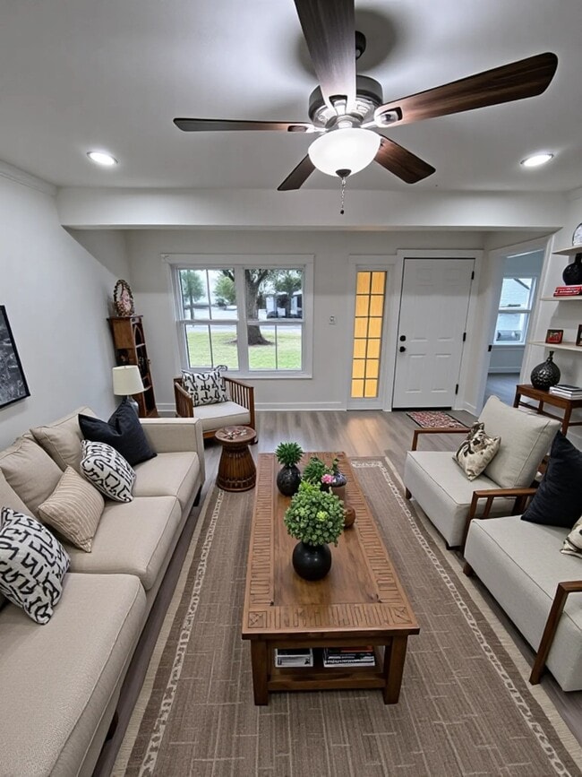 Building Photo - 5451 Oriole St