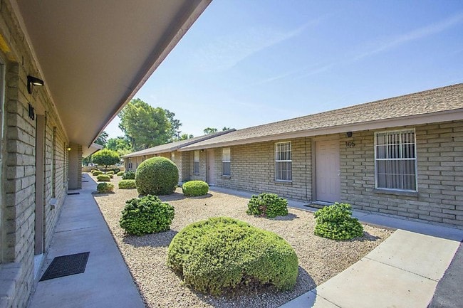 Building Photo - 316 S Hardy Dr