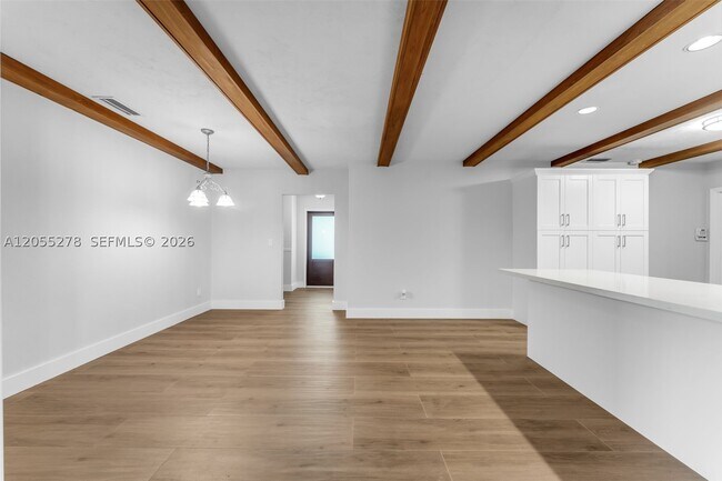 Foto del edificio - 9121 Ridgeland Dr