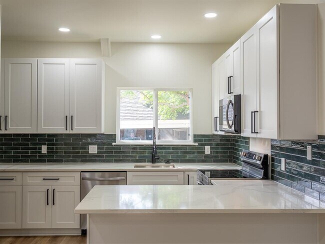 Foto del edificio - 210 Mockingbird Ln W