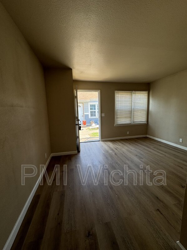 Foto del edificio - 2560 N Wellington Pl
