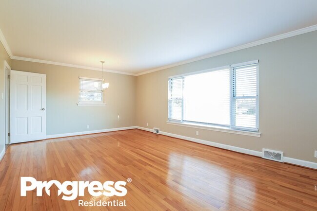 Building Photo - 208 Oak Dr