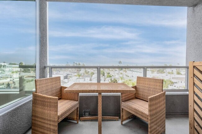 Foto del edificio - 4384 Iowa St