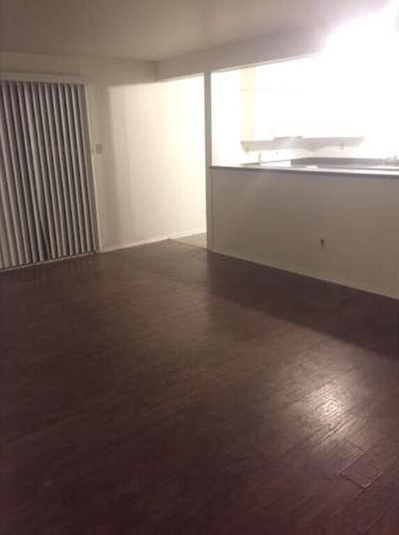 Foto del edificio - 609 Meadow Woods Ln