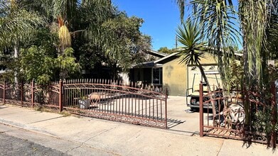 Building Photo - 219 E 10th St