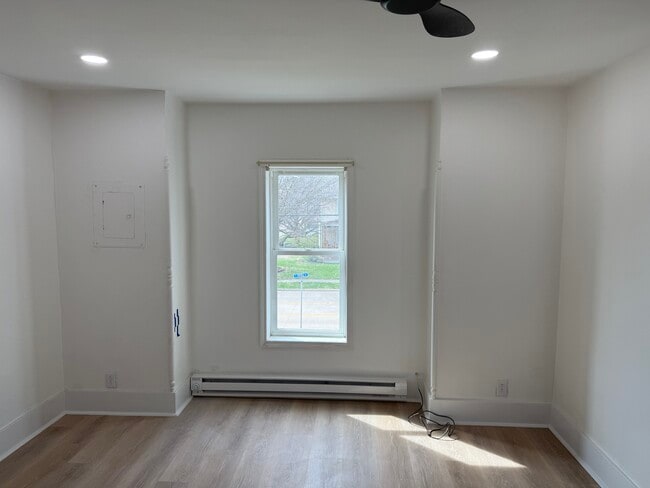 Foto del edificio - 225 E Peru St