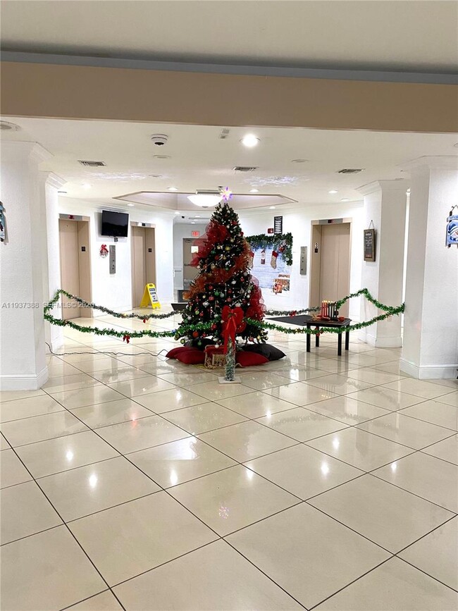 Foto del edificio - 1200 NE Miami Gardens Dr