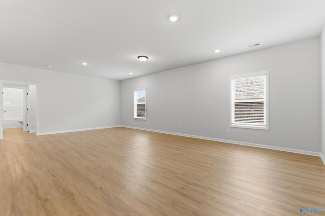 Building Photo - 186 Pennington Ave