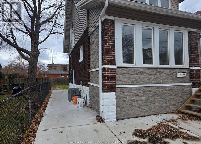 Building Photo - 3284 Baby St