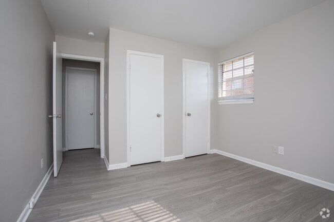 Building Photo - Courtyards Apartments