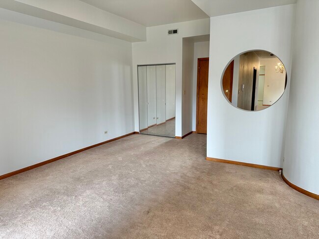 Living Room - 928 W Leland Ave