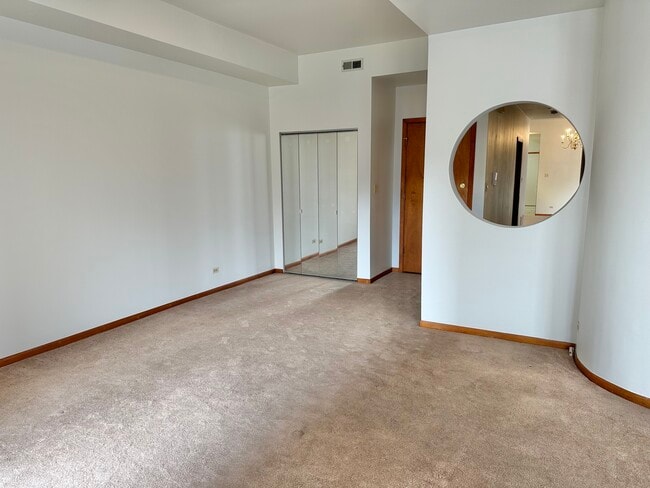 Living Room - 928 W Leland Ave